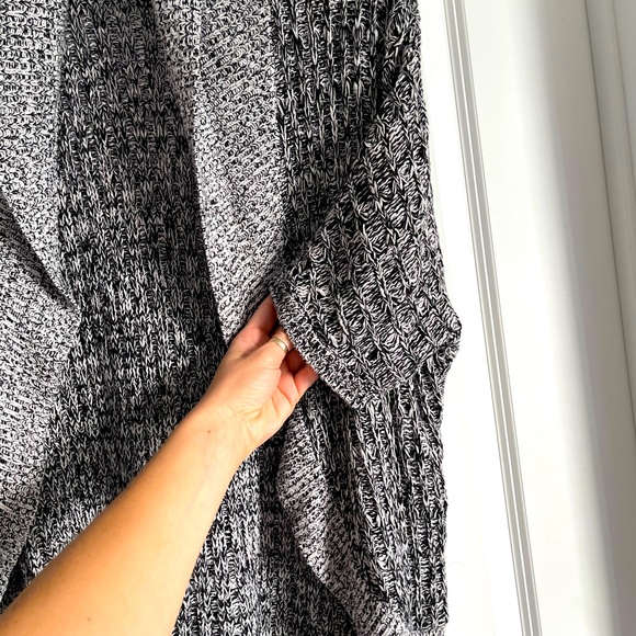 3/4 length sleeve sweater/overcoat - Picture 3 of 3